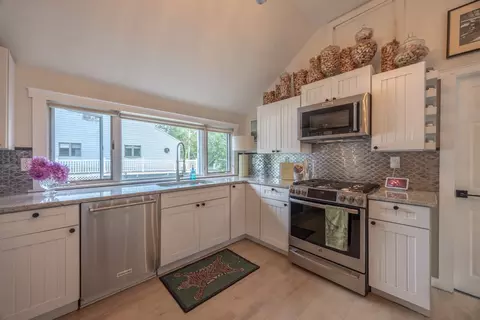Kitchen - 13 Lincoln St, Wareham, MA 02571 photo 2 of 3