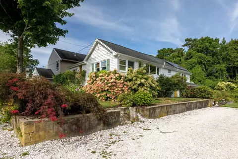 Exterior - 13 Lincoln St, Wareham, MA 02571 photo 3 of 11