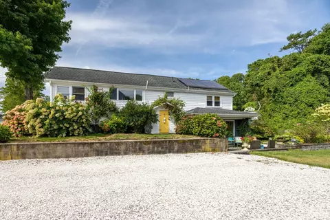 Exterior - 13 Lincoln St, Wareham, MA 02571 photo 4 of 11