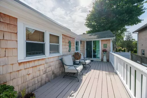 Exterior - 13 Lincoln St, Wareham, MA 02571 photo 7 of 11