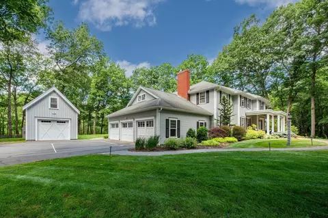 Exterior - 19 Appleton Ln, Boxford, MA 01921 photo 2 of 8