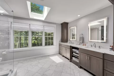 Bath - 19 Appleton Ln, Boxford, MA 01921 photo 2 of 5