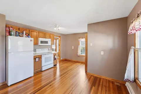 Kitchen - 102 Lemuel Ave, Chicopee, MA 01013 photo 4 of 5