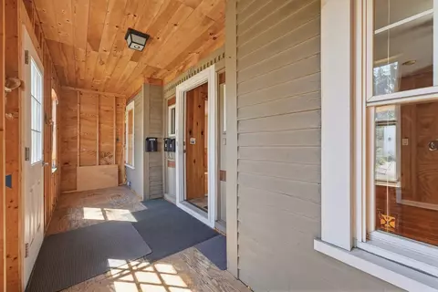 Entry Way - 102 Lemuel Ave, Chicopee, MA 01013 photo 3 of 3