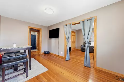 Entry Way - 102 Lemuel Ave, Chicopee, MA 01013 photo 2 of 3