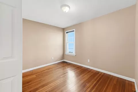 Bedroom - 102 Lemuel Ave, Chicopee, MA 01013 photo 2 of 6