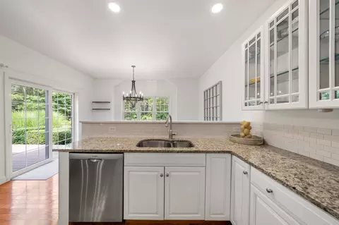 Kitchen - 29 Pimlico Pond Rd, Mashpee, MA 02649 photo 3 of 5