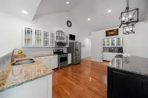 Kitchen - 29 Pimlico Pond Rd, Mashpee, MA 02649 photo 2 of 5
