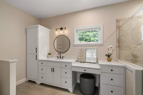 Bath - 29 Pimlico Pond Rd, Mashpee, MA 02649 photo 3 of 5
