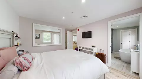 Bedroom - 400 Main, Reading, MA 01867 photo 1 of 5