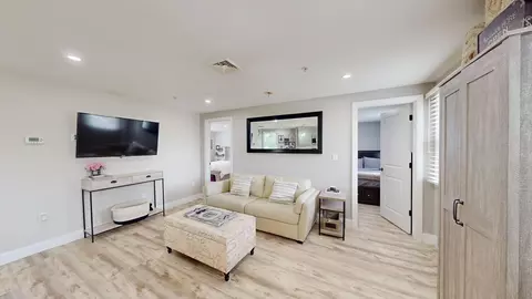 Living - 400 Main, Reading, MA 01867 photo 1 of 4
