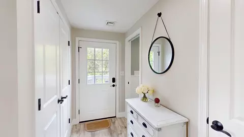 Entry Way - 400 Main, Reading, MA 01867 photo 1 of 2