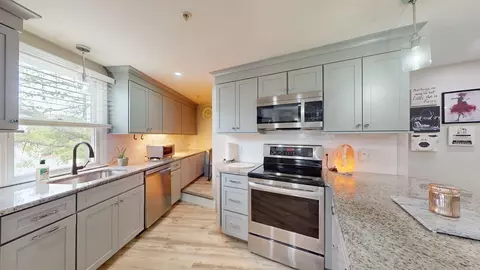 Kitchen - 400 Main, Reading, MA 01867 photo 4 of 6