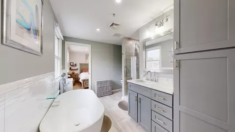 Bath - 400 Main, Reading, MA 01867 photo 3 of 3