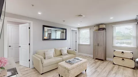 Living - 400 Main, Reading, MA 01867 photo 3 of 4