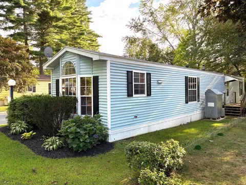 8 Lisa Cir # A, Merrimac, MA 01860