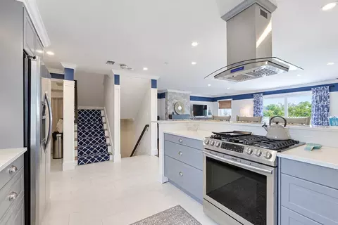554 White Cliff Dr #GOLFVIEW, Plymouth, MA 02360