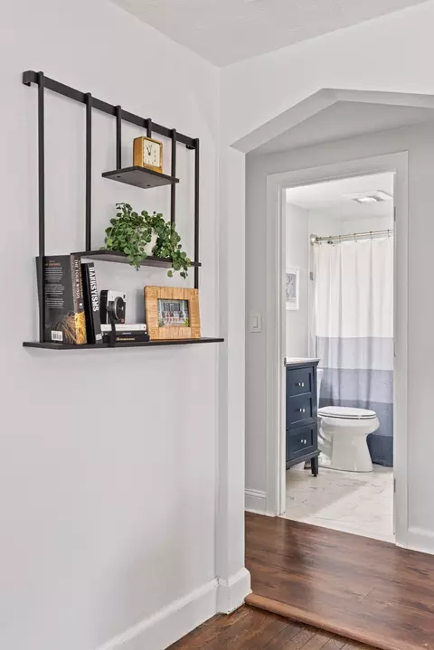 Entry Way - 10 Suffolk Rd, Sharon, MA 02067 photo 2 of 4