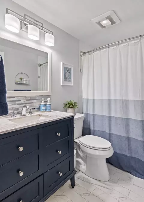 Bath - 10 Suffolk Rd, Sharon, MA 02067 photo 1 of 2