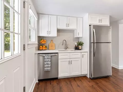 Kitchen - 10 Suffolk Rd, Sharon, MA 02067 photo 2 of 4