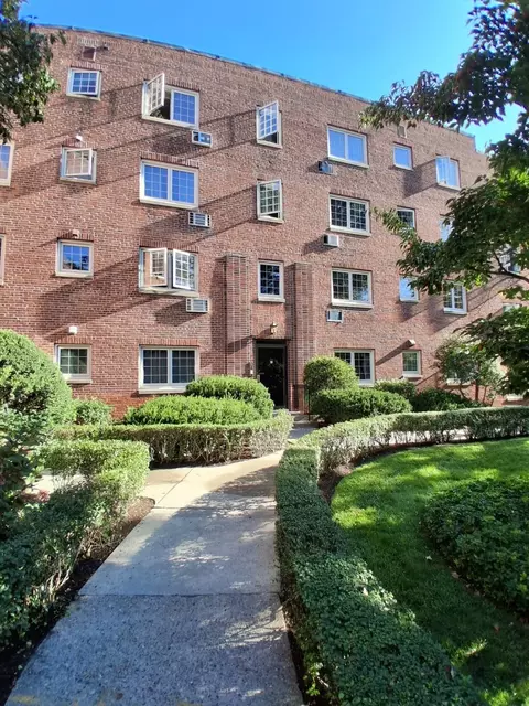 30 Saint Paul St #5, Brookline, MA 02446