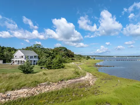 8 Dyar Rd, Mattapoisett, MA 02739