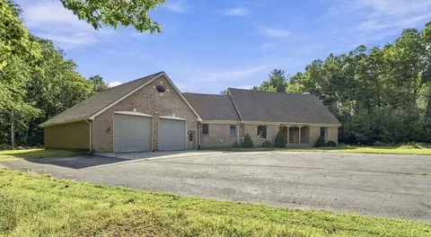 155 Woodland Way, Russell, MA 01071