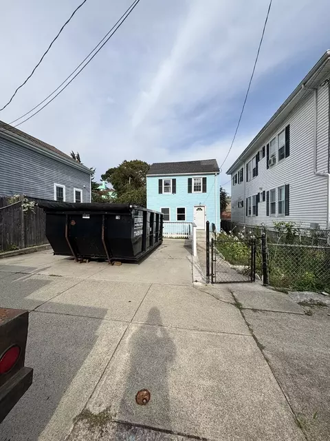 46 Cottage St, New Bedford, MA 02740