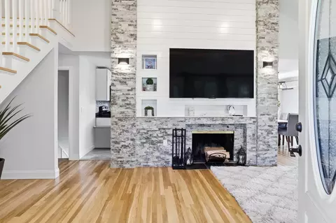 Entry Way - 20 Cherokee Rd, Acton, MA 01720 photo 1 of 3