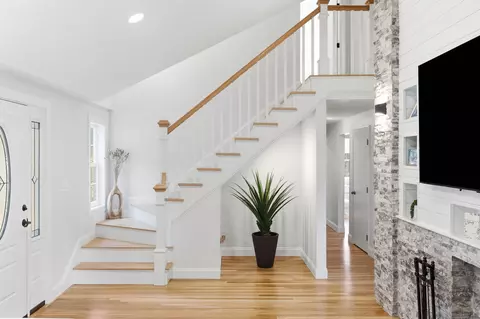 Entry Way - 20 Cherokee Rd, Acton, MA 01720 photo 2 of 3