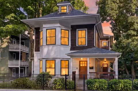 30 Chestnut Sq #30, Jamaica Plain, MA 02130