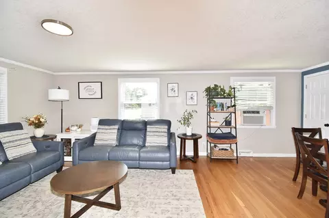 Living - 92 Louis Rd, Springfield, MA 01118 photo 5 of 5