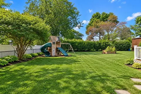 Exterior - 92 Louis Rd, Springfield, MA 01118 photo 6 of 10