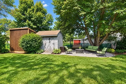 Exterior - 92 Louis Rd, Springfield, MA 01118 photo 4 of 10