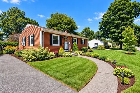 Exterior - 92 Louis Rd, Springfield, MA 01118 photo 2 of 10