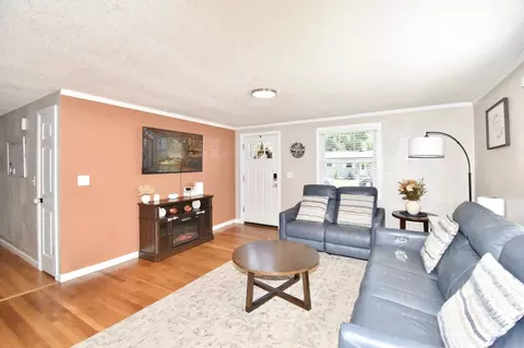 Living - 92 Louis Rd, Springfield, MA 01118 photo 3 of 5