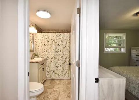 Bath - 92 Louis Rd, Springfield, MA 01118 photo 1 of 2