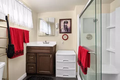 Bath - 12 North Blvd, Wareham, MA 02571 photo 1 of 2