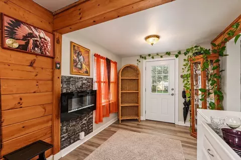 Entry Way - 12 North Blvd, Wareham, MA 02571 photo 1 of 3