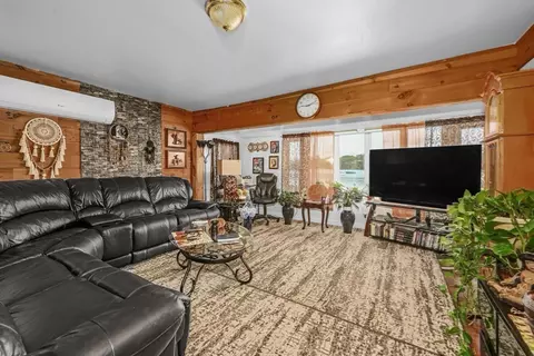 Living - 12 North Blvd, Wareham, MA 02571 photo 1 of 2