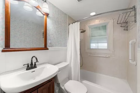 Bath - 4 Carson Rd, Woburn, MA 01801 photo 1 of 1