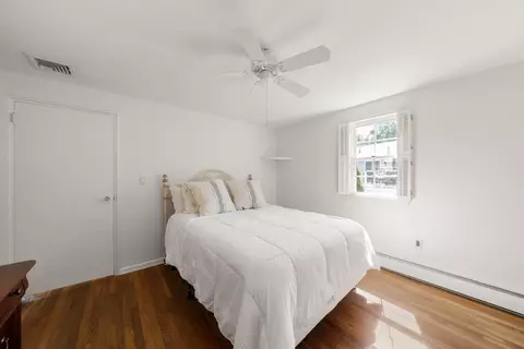 Bedroom - 4 Carson Rd, Woburn, MA 01801 photo 2 of 8
