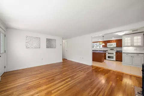Living - 4 Carson Rd, Woburn, MA 01801 photo 5 of 6