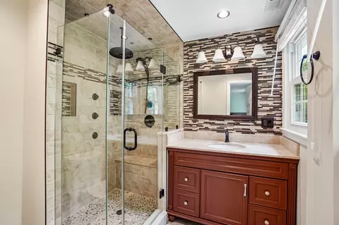 Bath - 7 Nirvana Dr, Saugus, MA 01906 photo 1 of 4