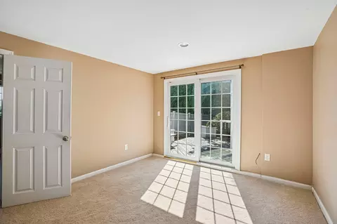 Bedroom - 7 Nirvana Dr, Saugus, MA 01906 photo 9 of 10