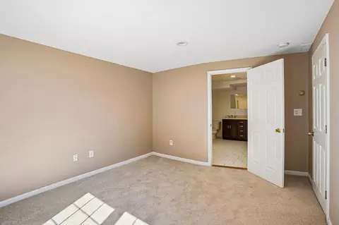 Bedroom - 7 Nirvana Dr, Saugus, MA 01906 photo 10 of 10