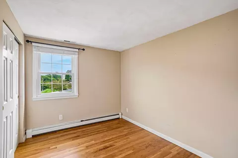 Bedroom - 7 Nirvana Dr, Saugus, MA 01906 photo 7 of 10