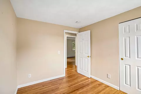 Bedroom - 7 Nirvana Dr, Saugus, MA 01906 photo 8 of 10