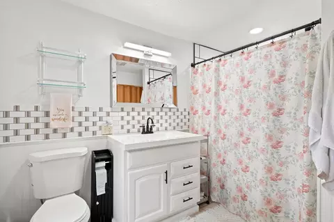 Bath - 25 Orient St, Worcester, MA 01604 photo 1 of 2