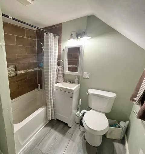 Bath - 222 Parker St, Indian Orchard, MA 01151 photo 3 of 3